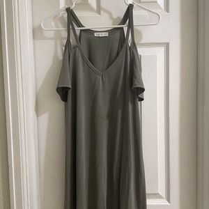 Shoulder cut out dress!